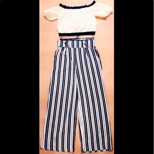 2 piece outfit. NWOT! 😍